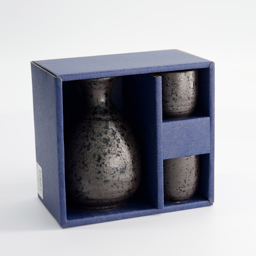 Sake Set 1:2 Kuro Tetsusabi 8x12.5cm + 4.5x4.5cm (300ml +50ml) 3pcs