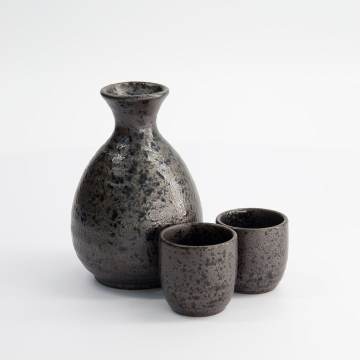 Sake Set 1:2 Kuro Tetsusabi 8x12.5cm + 4.5x4.5cm (300ml +50ml) 3pcs